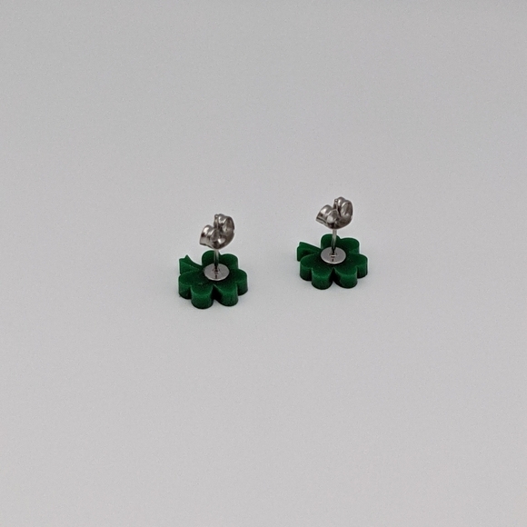 4 leaf clover green acrylic stud earrings - Picture 7 of 8